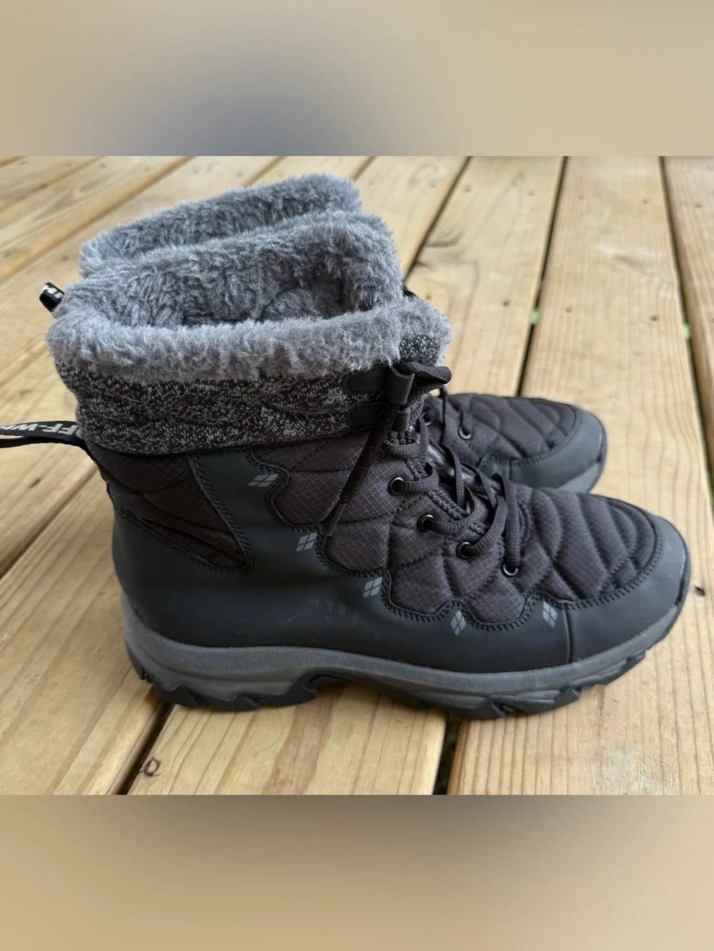 NWOT Men's Size 10 Winter Snow Boots Water Resistant Non Slip Outdoor Black